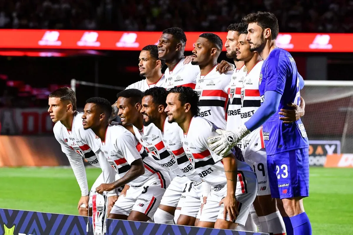 São Paulo enfrenta novas pendências e líderes do elenco prometem apoio financeiro