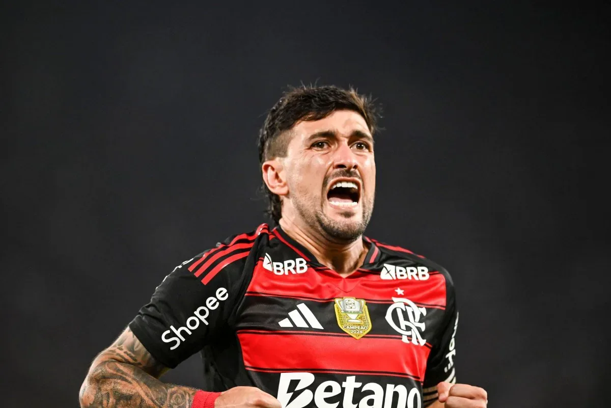 Arrascaeta explica passes que irritaram Samuel Lino no Flamengo