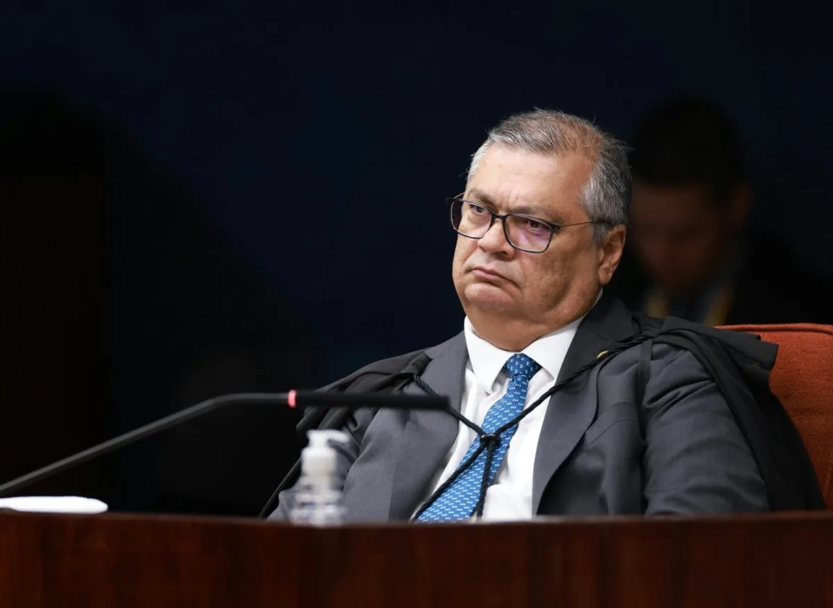 Dino envia decisão sobre Mendonça a procedimento no STF