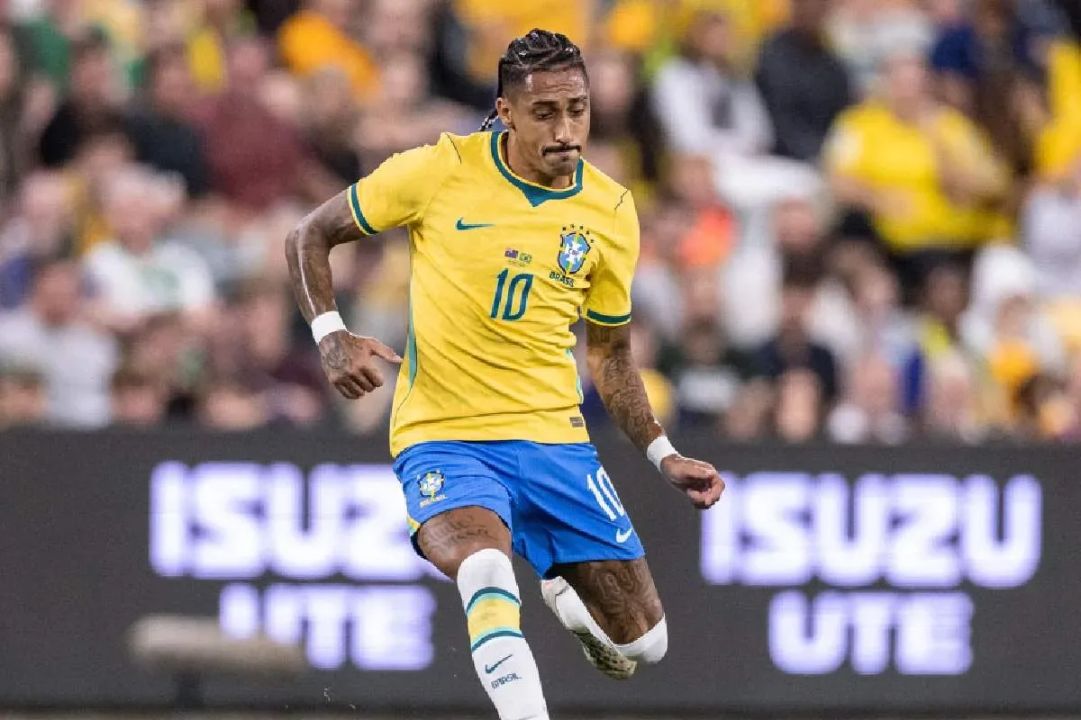 Raphinha fica fora de dois jogos do Barcelona por precaução