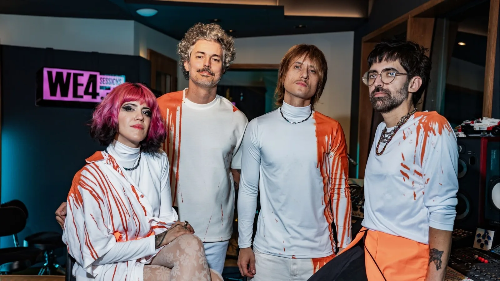 Transmissão do show do Supercombo é interrompida após crítica política