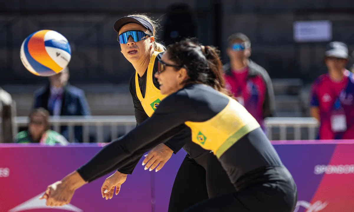 Brasil vence estreia feminina no vôlei de praia em Santa Fé 2026