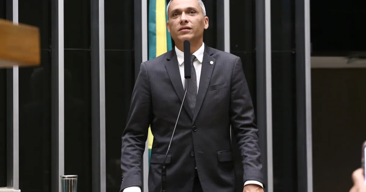 Gayer cobra mobilização para canal de Flávio Bolsonaro no WhatsApp