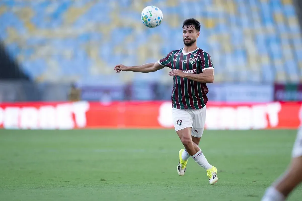 Pedro e Samuel Lino voltam ao Flamengo antes de jogo contra o Santos