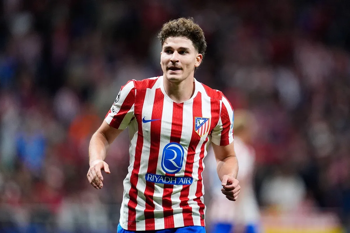 Julián Alvarez fica no Atlético e recebe cobrança por gols de Simeone