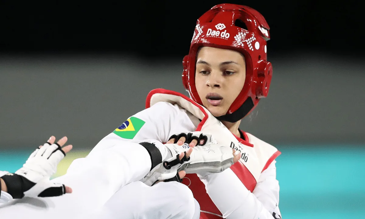 Maria Clara Pacheco vence rival da última derrota e leva ouro em Paris