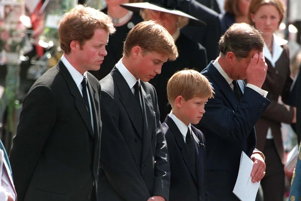 Relato sobre Diana divide versões de Earl Spencer e do Palácio