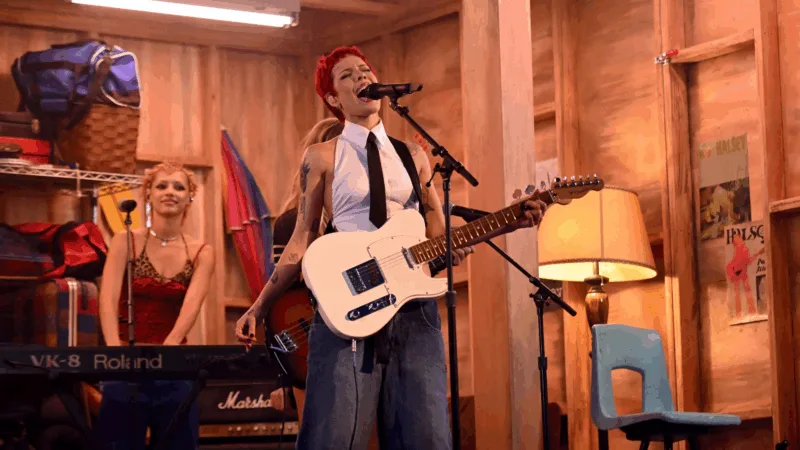 Halsey transforma carreira em espetáculo de rock no filme-concerto ‘The Girl in the Tower’