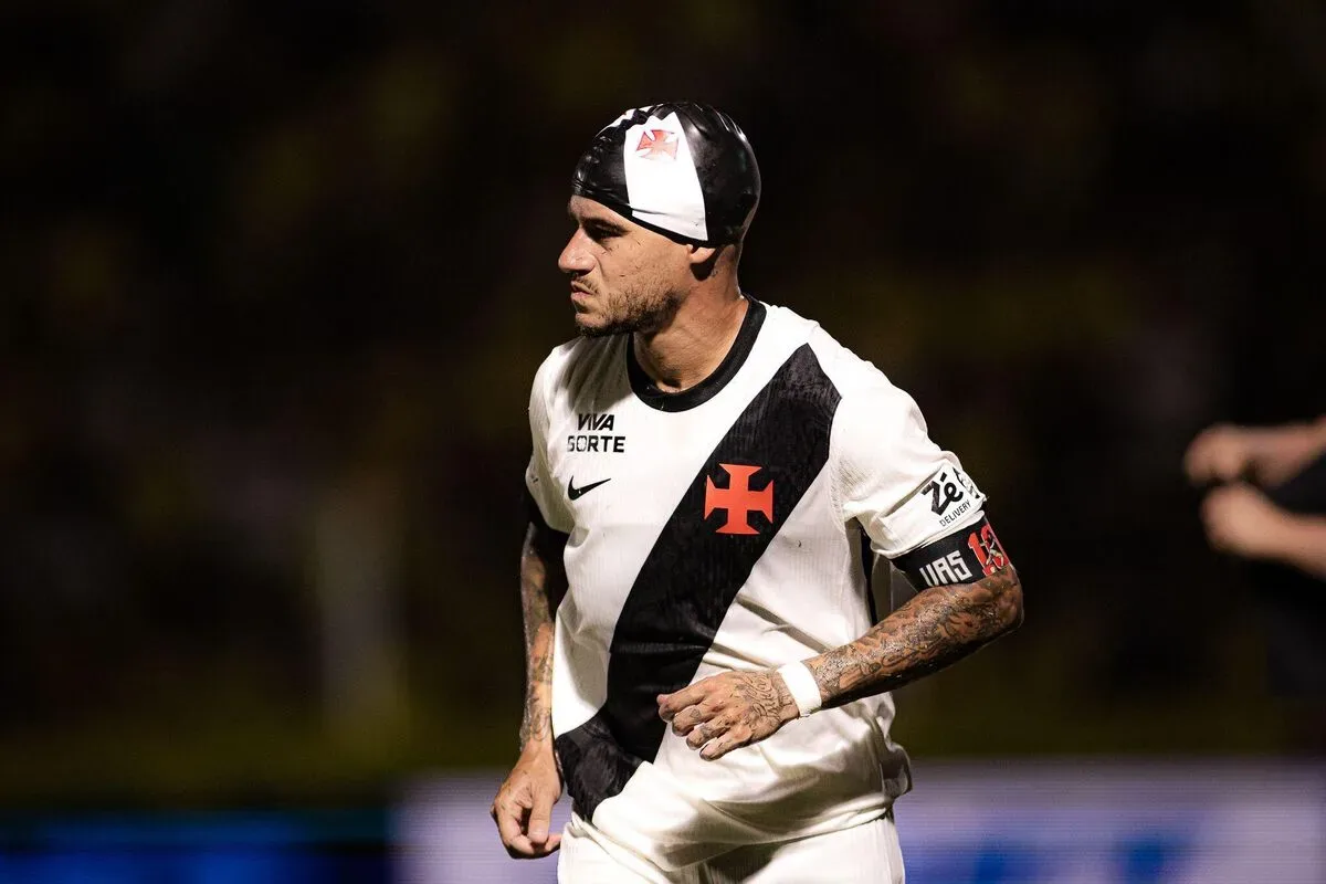Cuca segura estreia de Coutinho e destaca motivação do meia no Santos