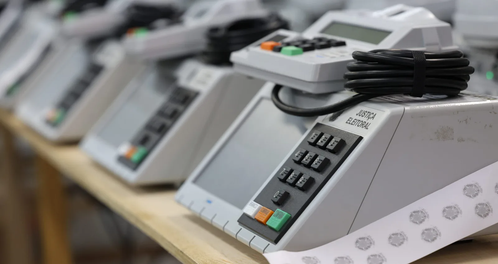 Urnas seguem operando por até 12 horas em caso de apagão nas eleições de 2026