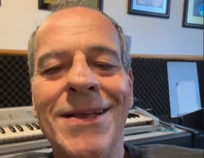 Tadeu Patolla explica escolha de simulador nos discos do Charlie Brown Jr.