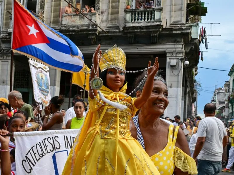Procissões em Havana levam pedidos por saúde, luz e mudança em Cuba