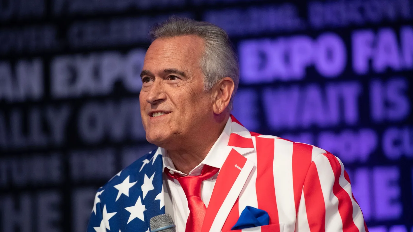 Bruce Campbell comenta câncer e diz que conviverá com a doença