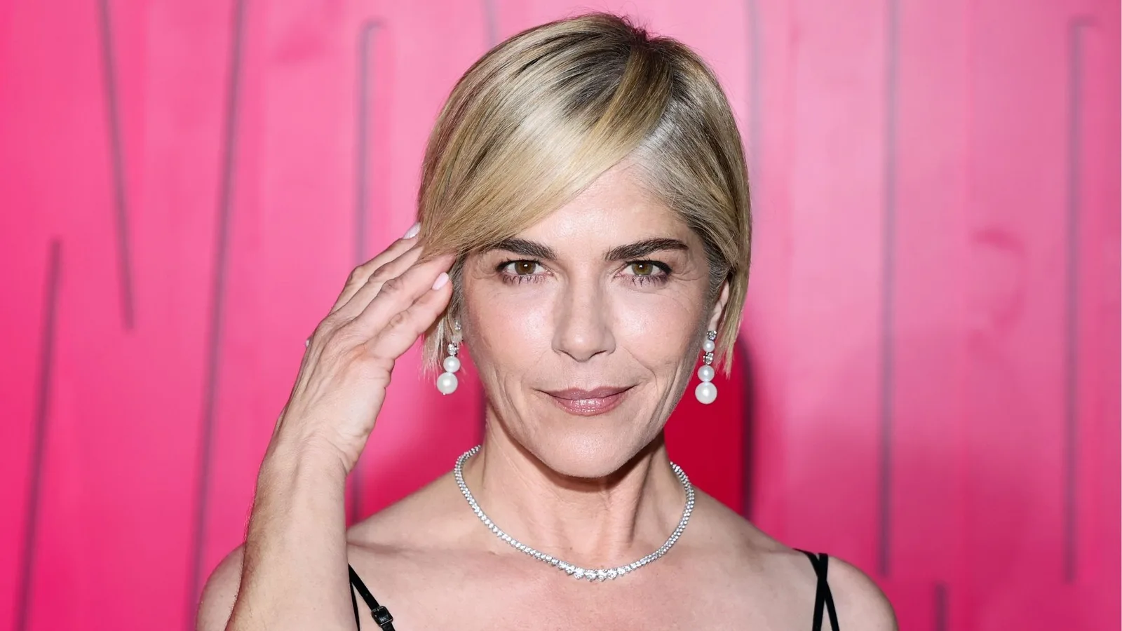 Selma Blair é detida após confusão e agressões durante voo da Delta