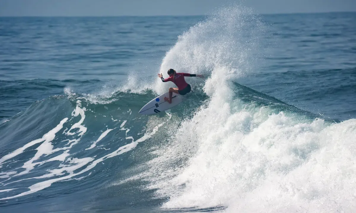 Brasil coloca três surfistas na segunda rodada do Mundial Júnior da ISA