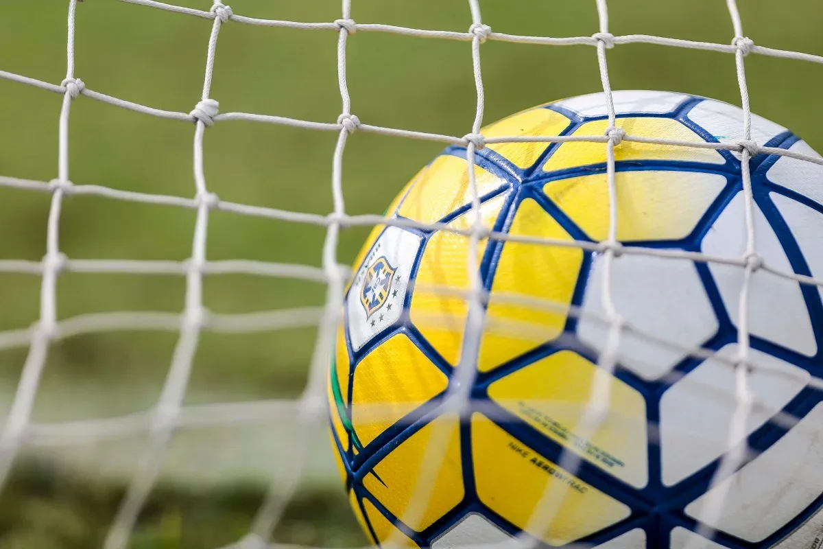 Sábado tem São Paulo x Internacional e agenda cheia de futebol na TV