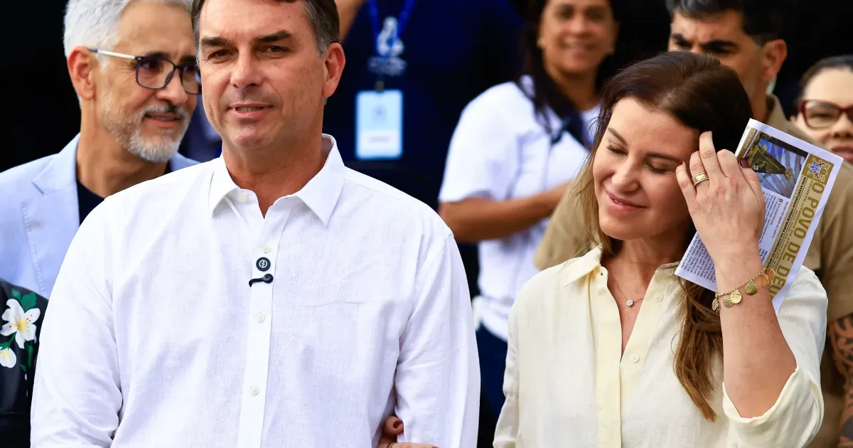 Moraes libera Flávio Bolsonaro para voltar a visitar o pai