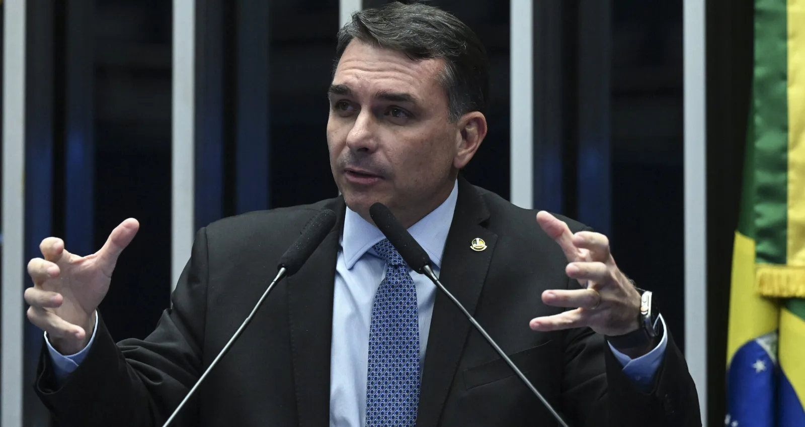 Flávio Bolsonaro promete mais de 500 mil vagas em presídios