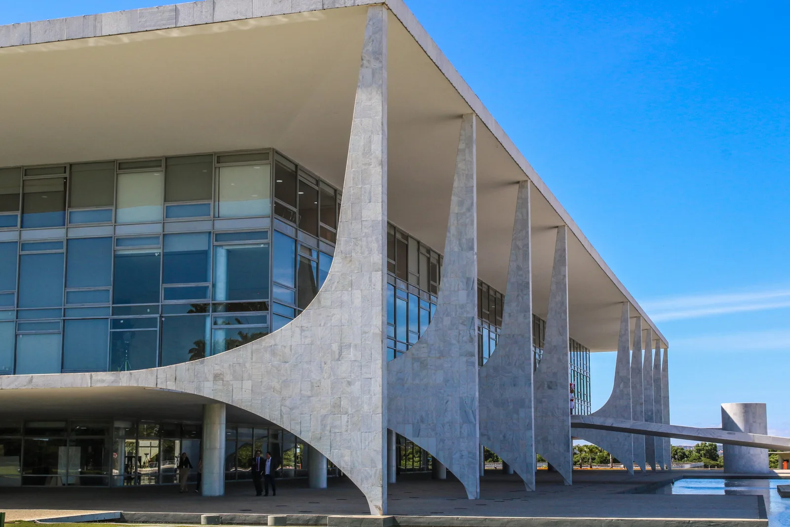 Como os votos válidos determinam a eleição presidencial no 1º turno