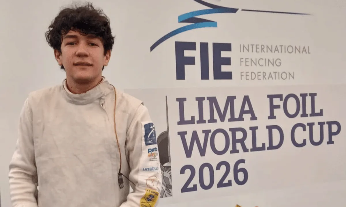 Antonio Teixeira conquista ouro no florete cadete em Lima