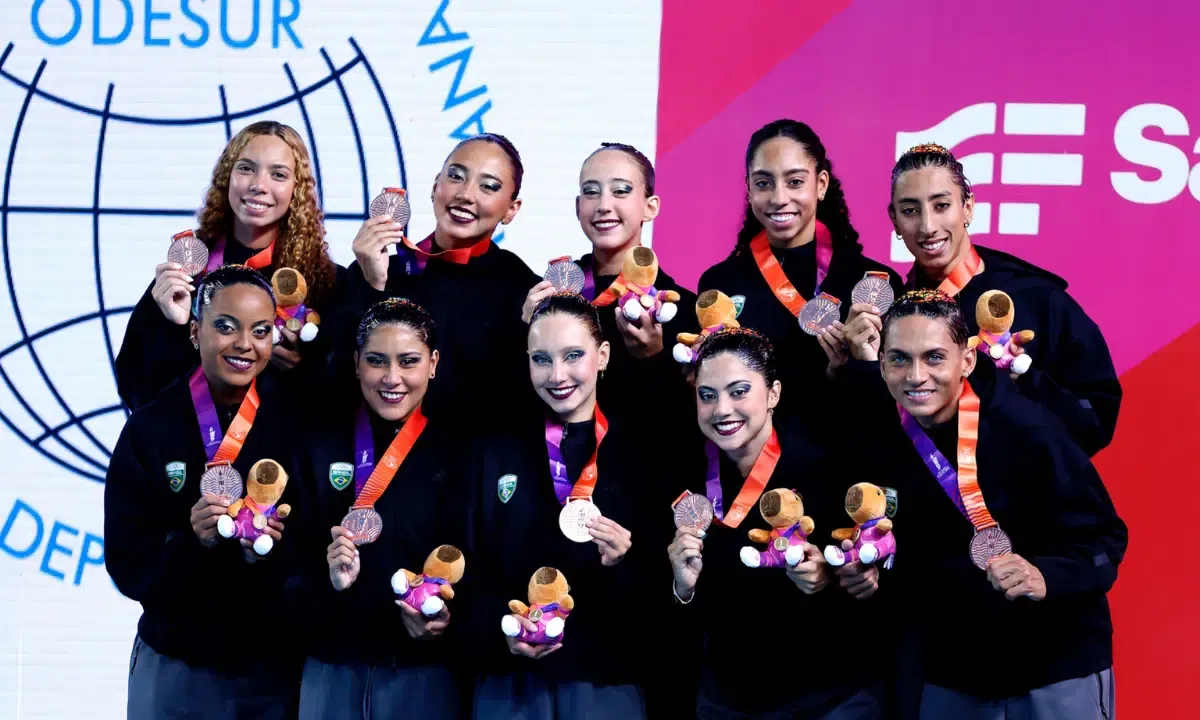 Equipe brasileira de nado artístico mira evolução após competição na Argentina