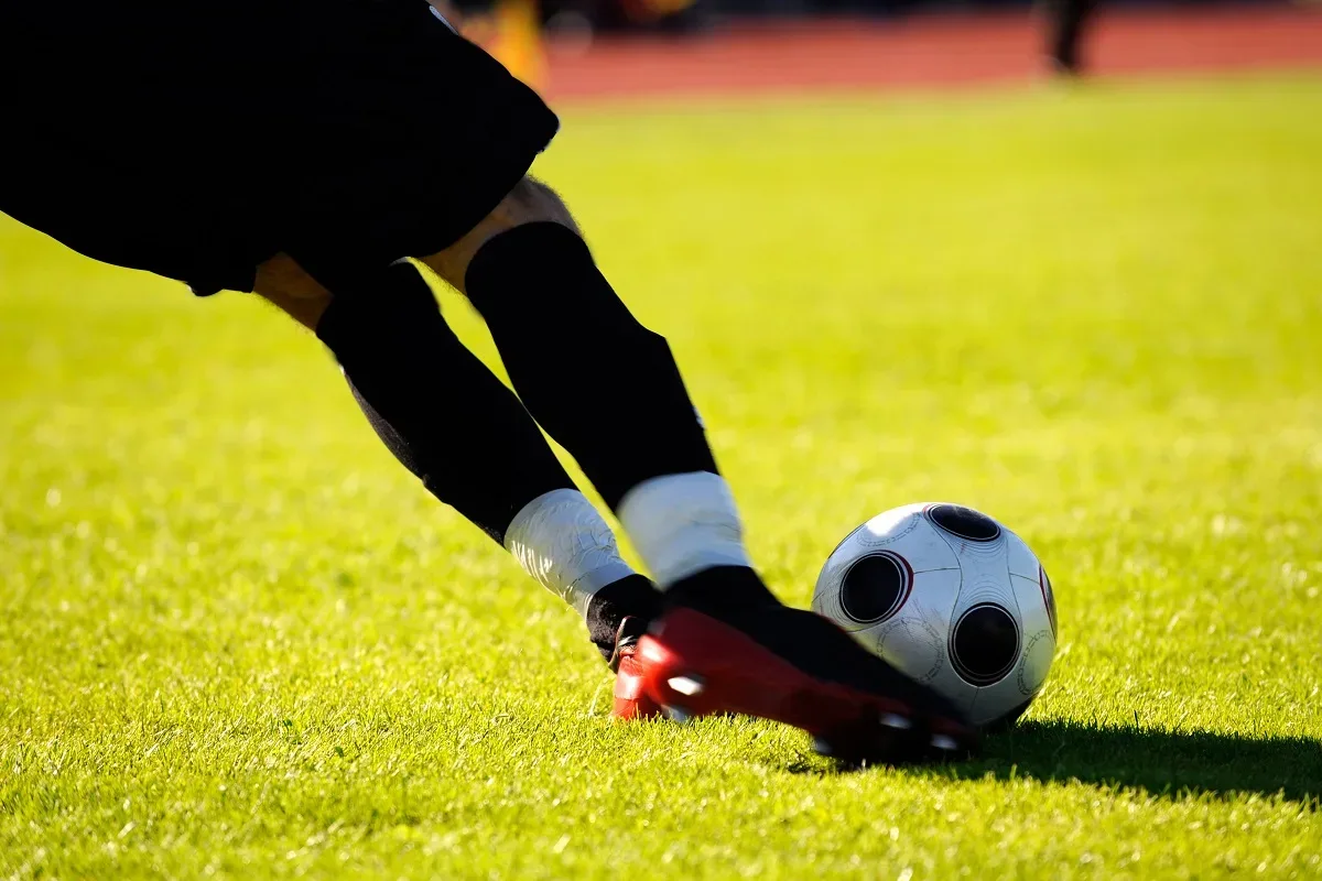 Futebol na TV tem Série B e semifinal feminina nesta segunda (21)