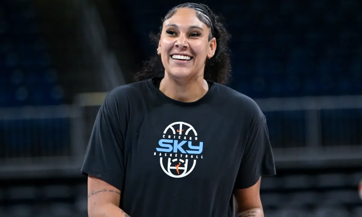 Kamilla Cardoso encerra temporada da WNBA com duplo-duplo pelo Chicago Sky