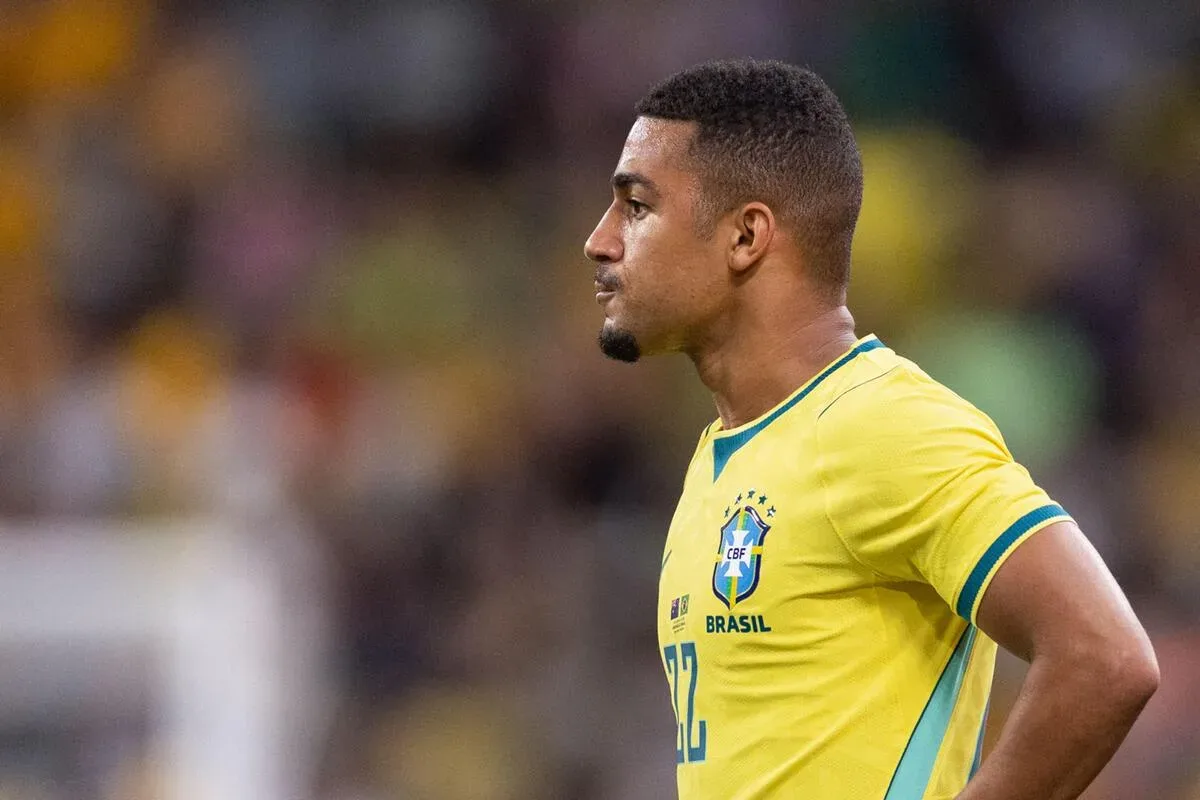 Samuel Lino sai do banco e lidera goleada do Brasil sobre a Índia
