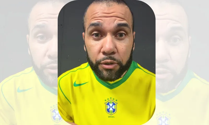 Daniel Alves apoia Flávio Bolsonaro após resultado do primeiro turno