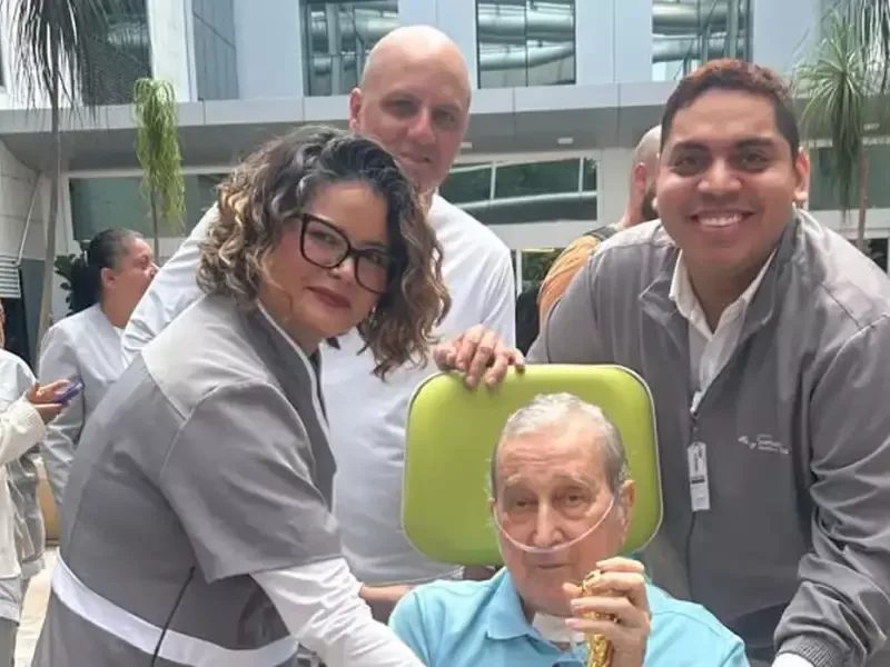 Carlos Alberto Parreira recebe alta após 80 dias internado no Rio