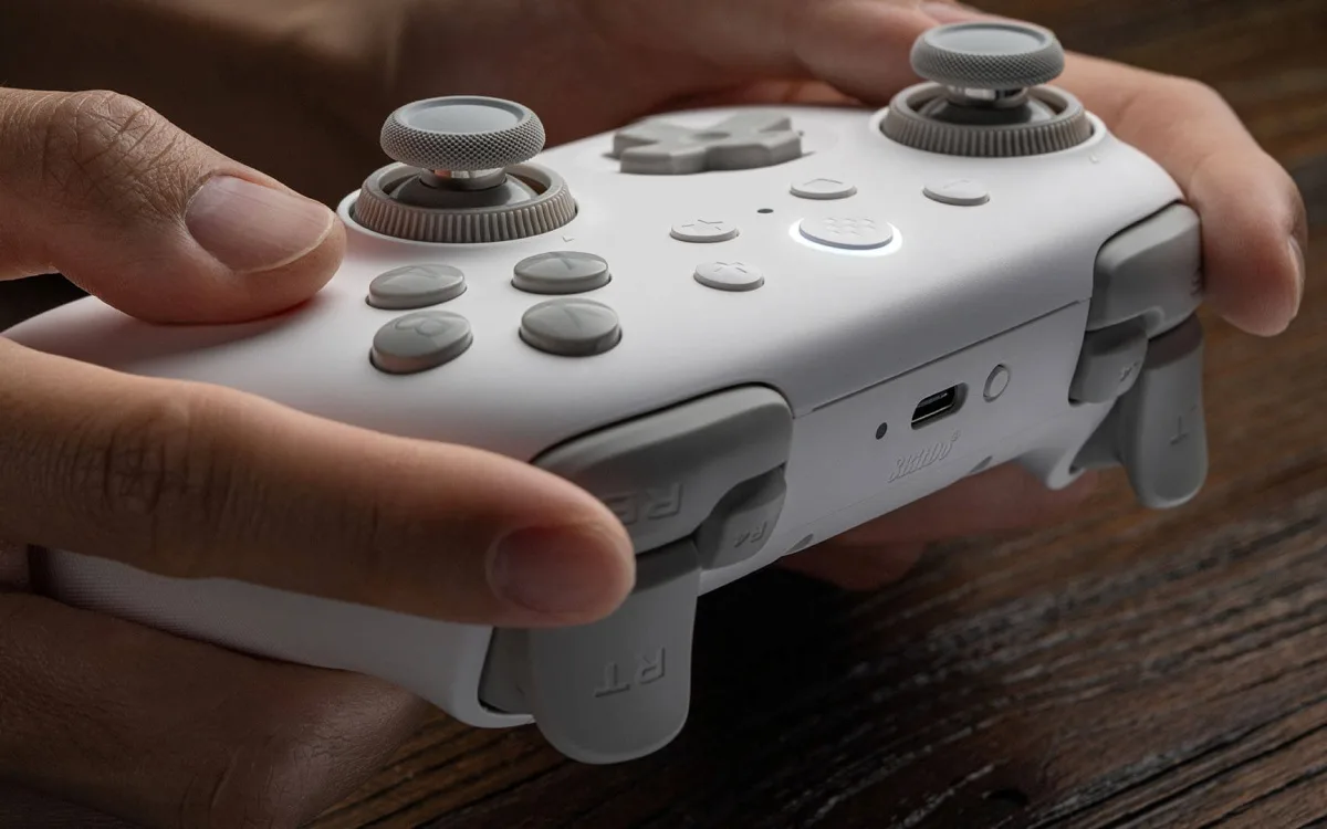 8BitDo apresenta controle Ultimate 3C+ com analógicos ajustáveis