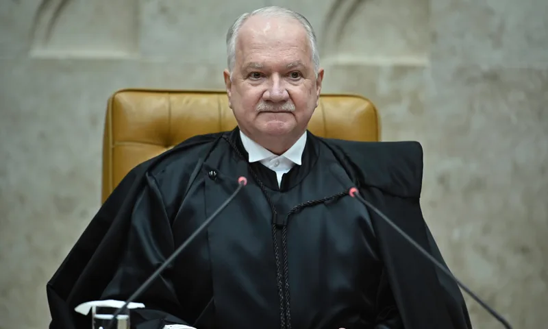 Fachin cancela sessão do STF antes de análise sobre Moraes