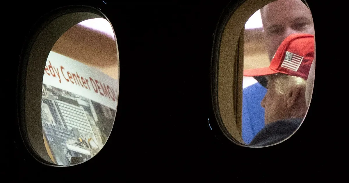Trump aparece com imagem de demolição do Kennedy Center após ameaça