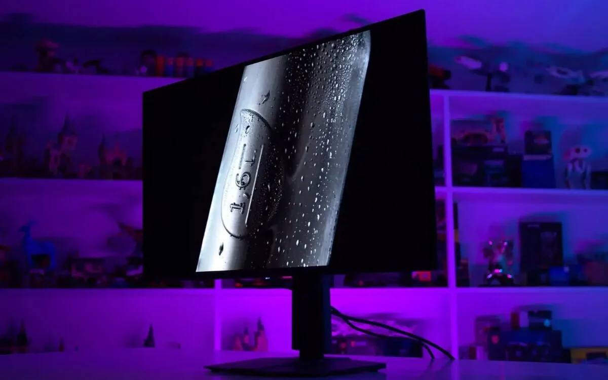 MSI MPG 321URX perde brilho e exibe marcas após uso intenso