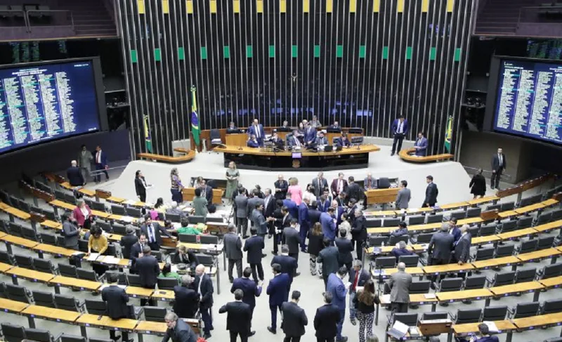 437 deputados federais vão tentar a reeleição em 2026