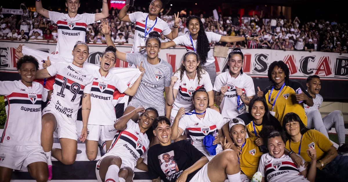 São Paulo vence Corinthians e leva o Brasileirão Feminino pela primeira vez