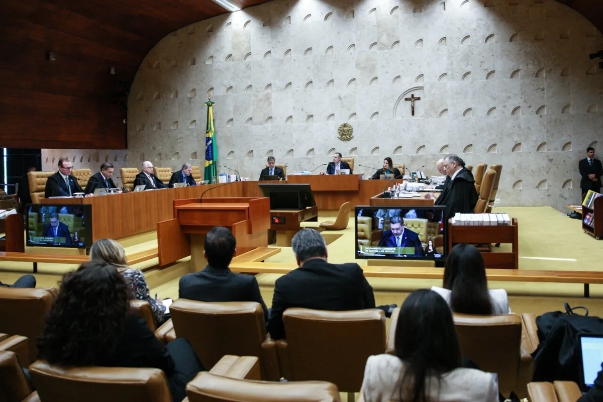 Crise no STF envolve Moraes e Mendonça após mensagens de Vorcaro