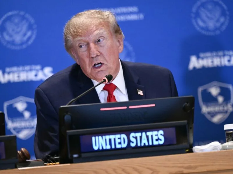 Trump anuncia bases na Groenlândia e ameaça usar força dos EUA na América Latina