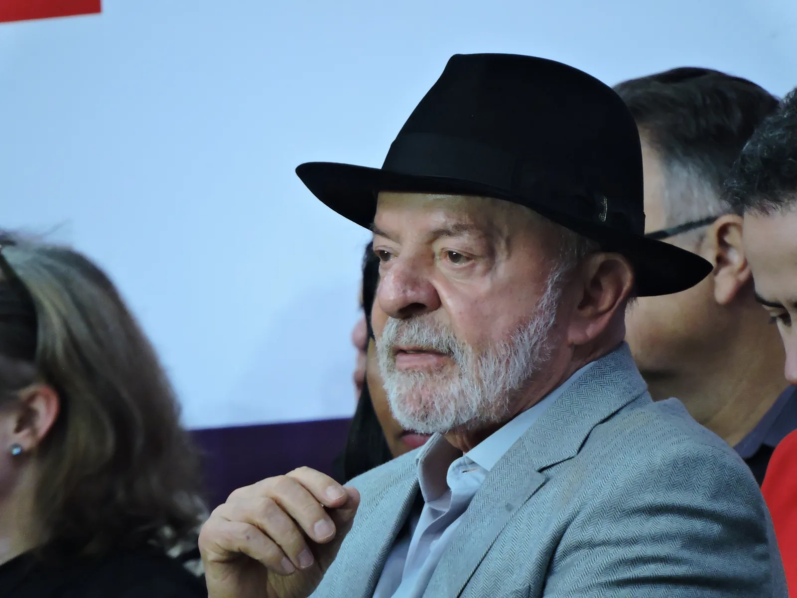 Fachin manda liberar documentos do caso Banco Master antes de julgamento no STF