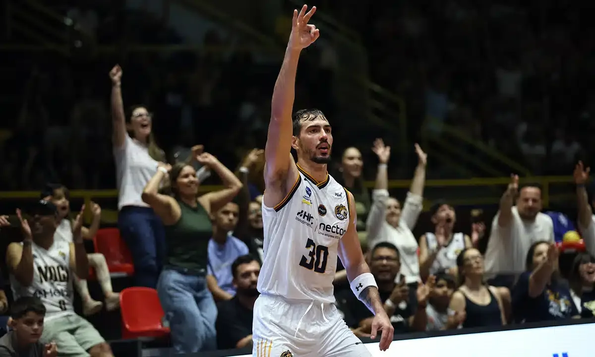 Mogi Basquete vence Franca e fica a uma vitória do tricampeonato paulista