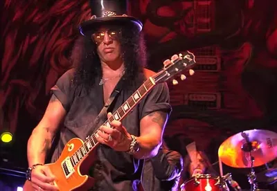 Slash relembra conflitos com Poison, KISS e projetos da própria carreira