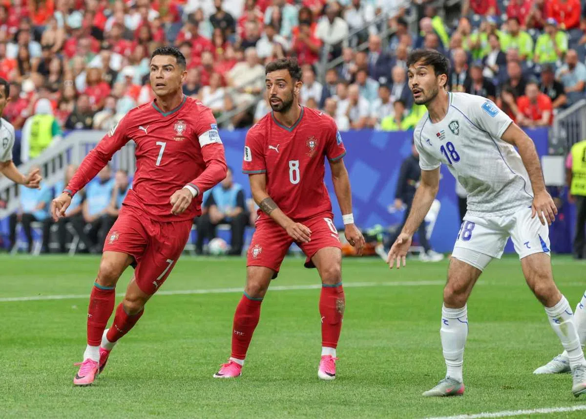 Bruno Fernandes pede respeito a Ronaldo após saída da concentração