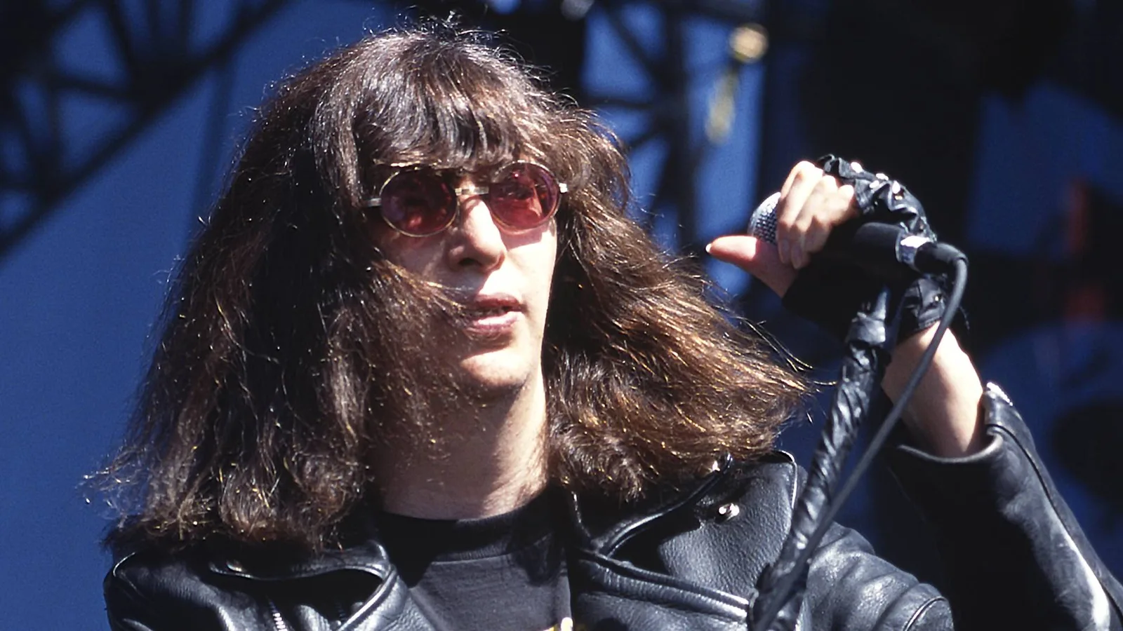 Joey Ramone define o punk como atitude contra a corrente