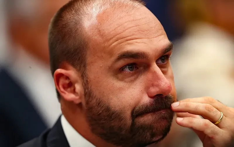 Eduardo Bolsonaro é demitido da Polícia Federal por abandono de cargo