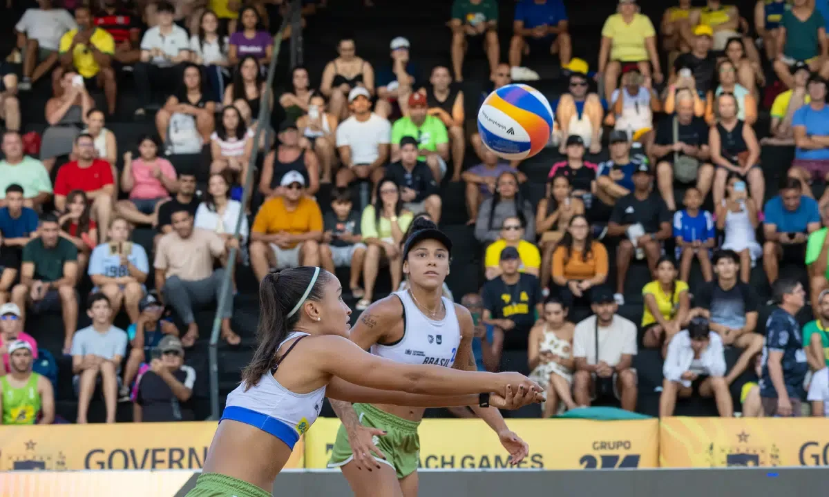 Quatro duplas brasileiras avançam às semifinais do vôlei de praia
