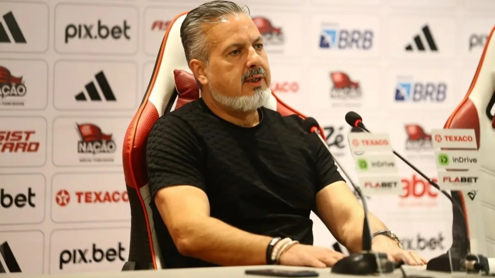 Flamengo prevê perda de receitas, mas descarta atraso de salários
