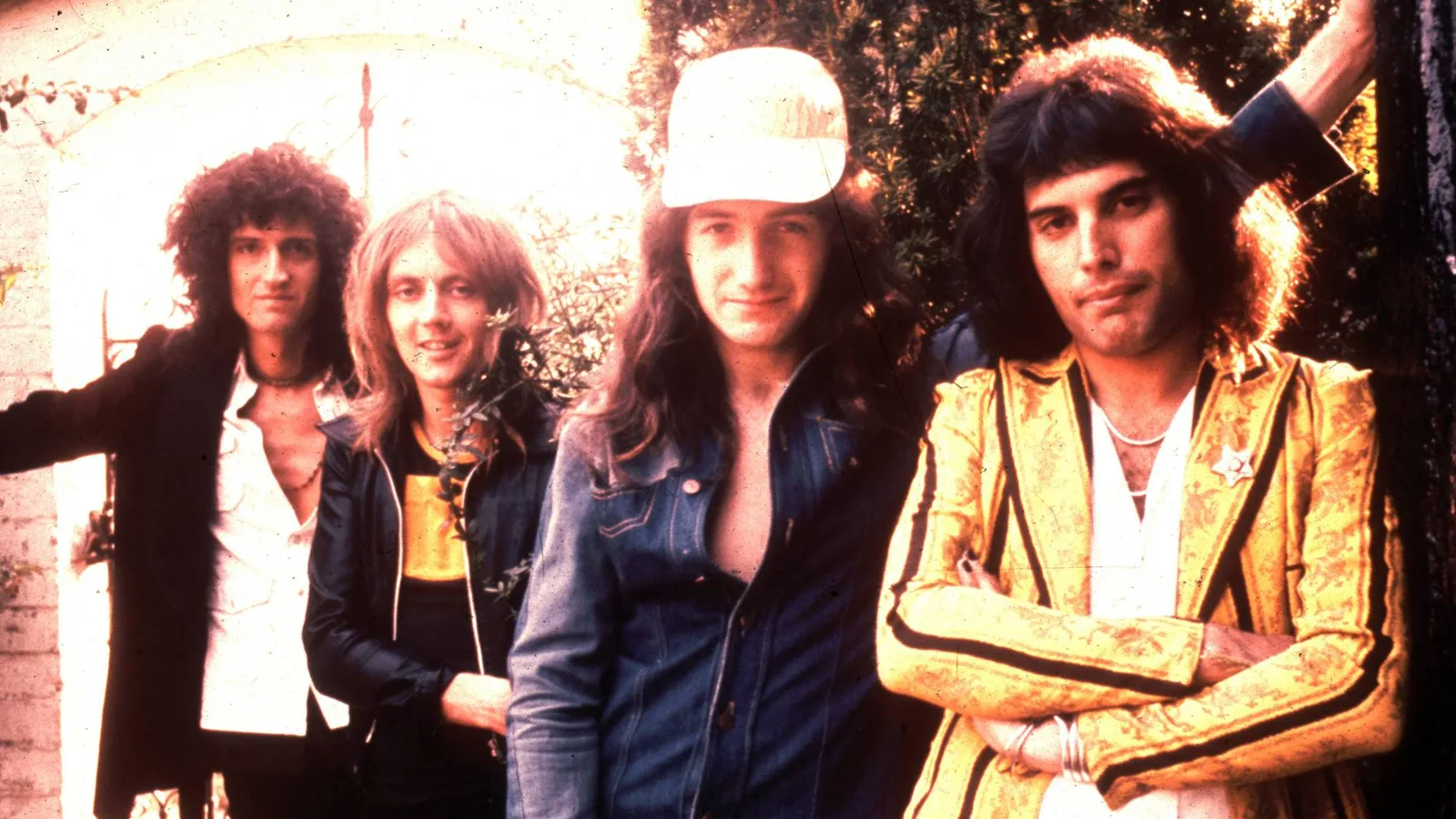 Roger Taylor conta que duvidou da voz de Freddie Mercury no primeiro encontro
