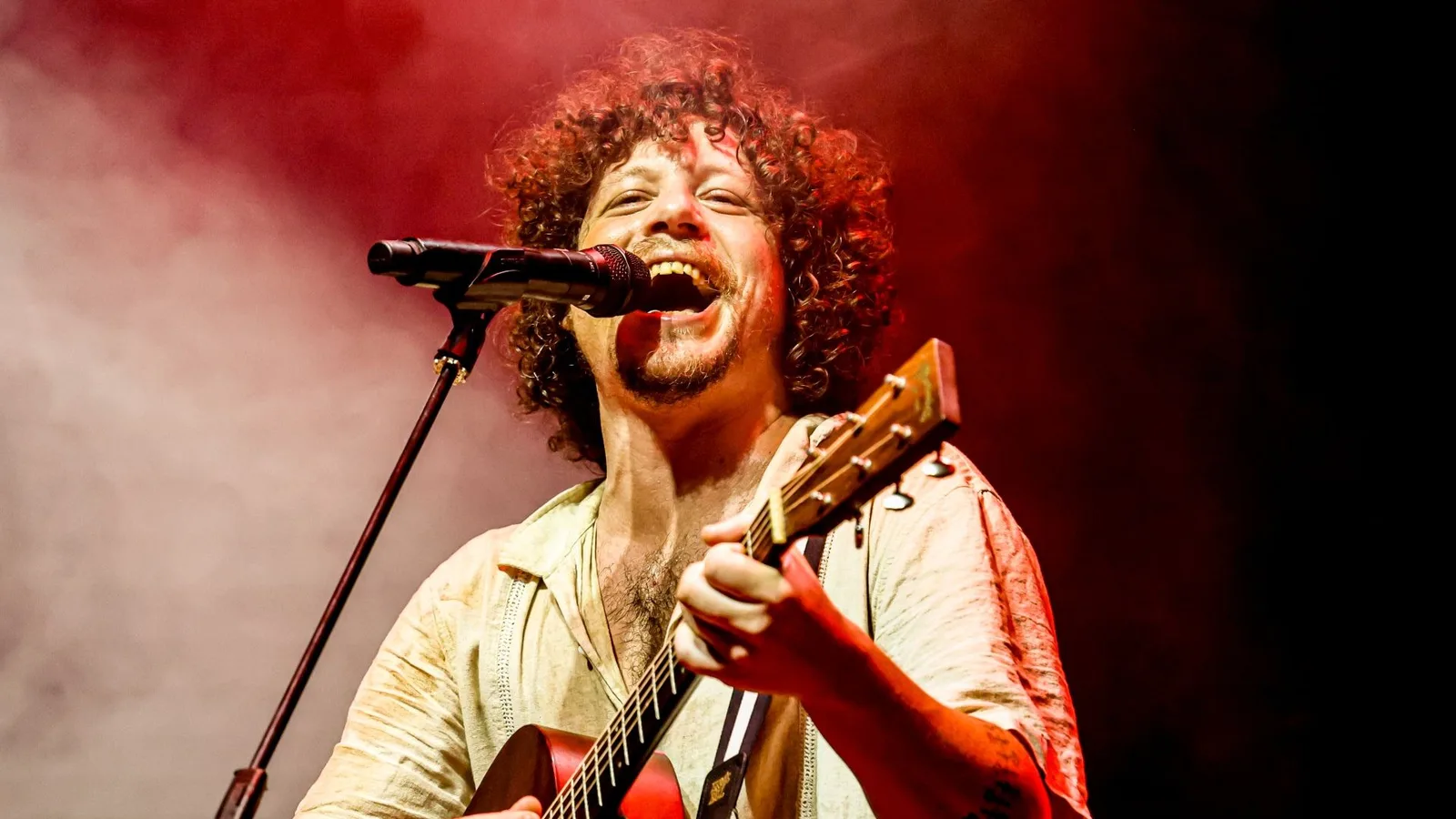 Chico Chico disputa Grammy Latino por álbum de rock em português