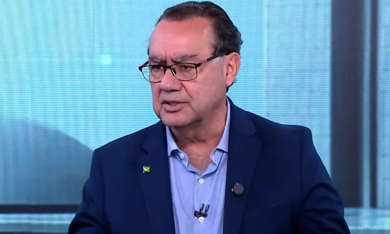 Augusto Cury defende ressocialização e critica tratamento dado a presos