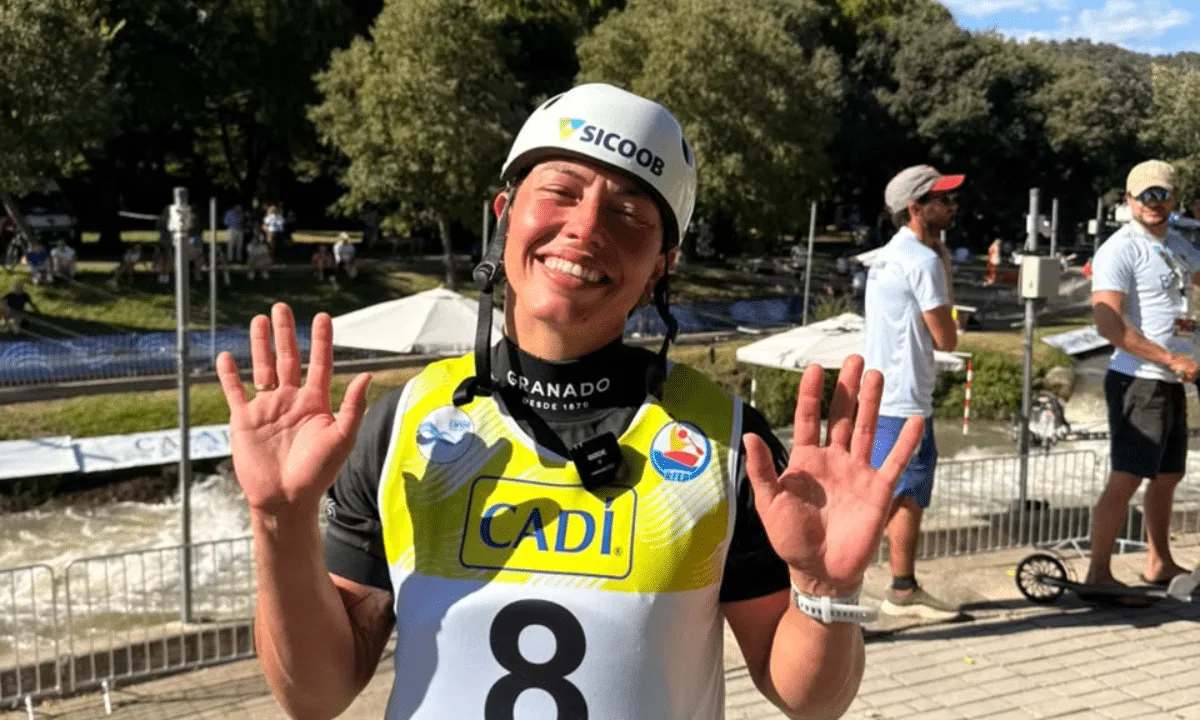 Ana Sátila vence o C1 na etapa final da Copa do Mundo